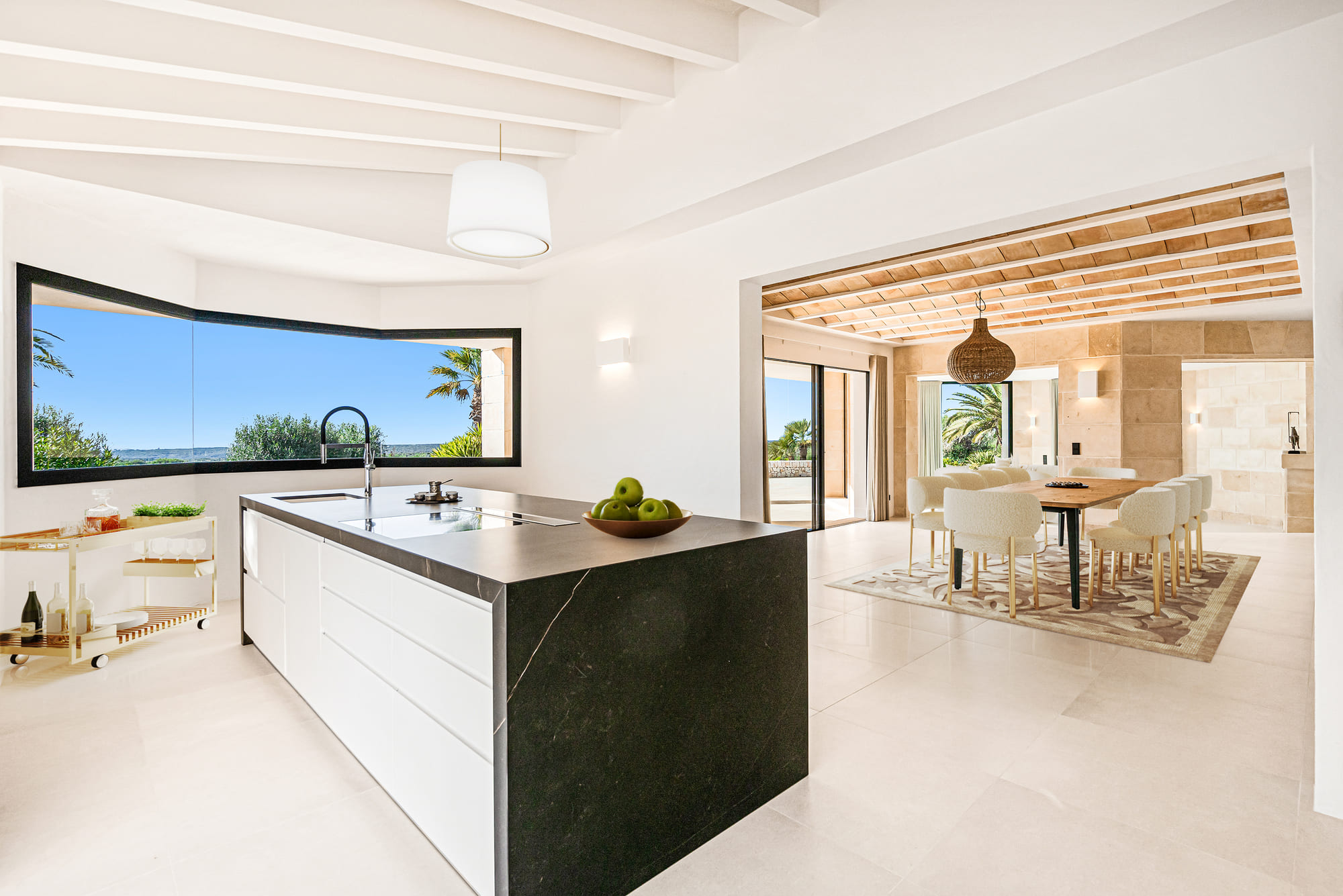 Kitchen & Dining